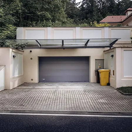 Zlatý Slavík - Luxurious With * Jevany