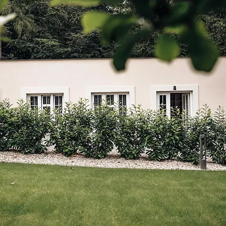 Zlaty Slavik - Luxurious With Villa Jevany