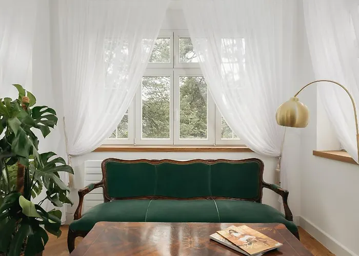 Zlatý Slavík - Luxurious With Villa Jevany