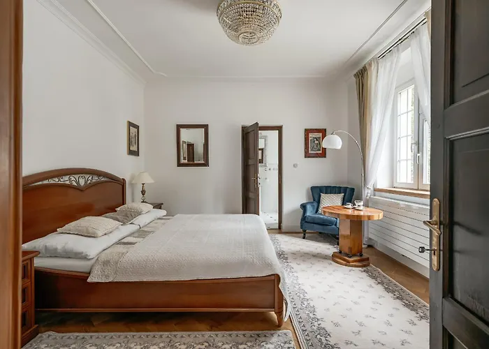 Zlatý Slavík - Luxurious With Villa Jevany