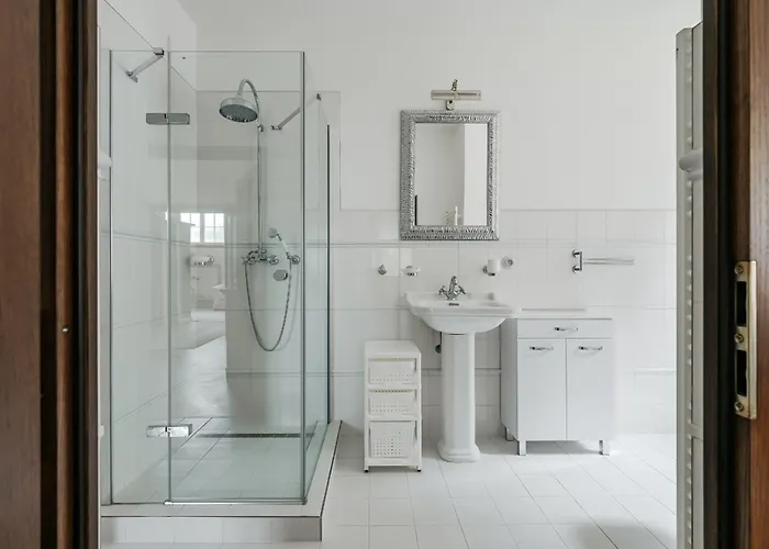 Zlatý Slavík - Luxurious With Jevany