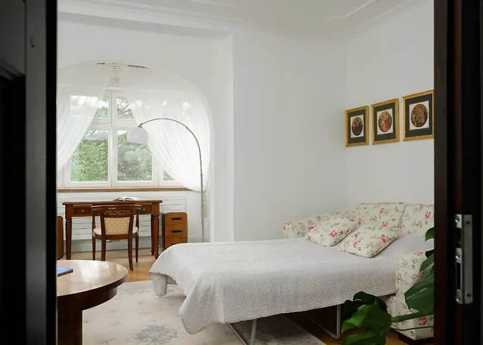 Zlatý Slavík - Luxurious With Villa Jevany