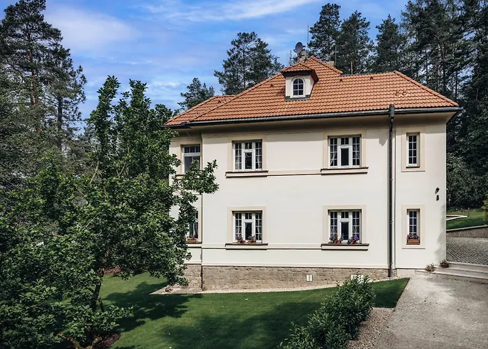 Villa Zlatý Slavík - Luxurious With Jevany