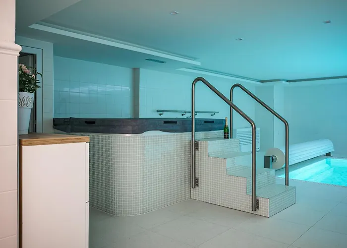 Zlatý Slavík - Luxurious With Villa Jevany